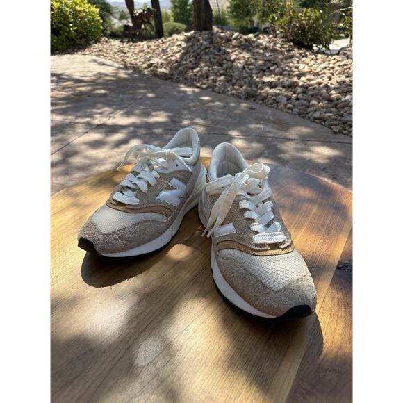New Balance 997R Dolce Sandstone - U997RMB Men’s Size 8.5 Woman’s 10